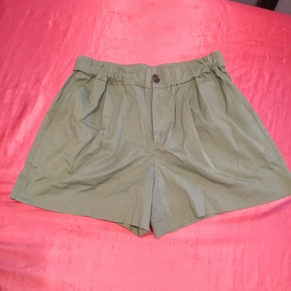 a new day Pants - A New Day Shorts Womens Small Green Pleated XS